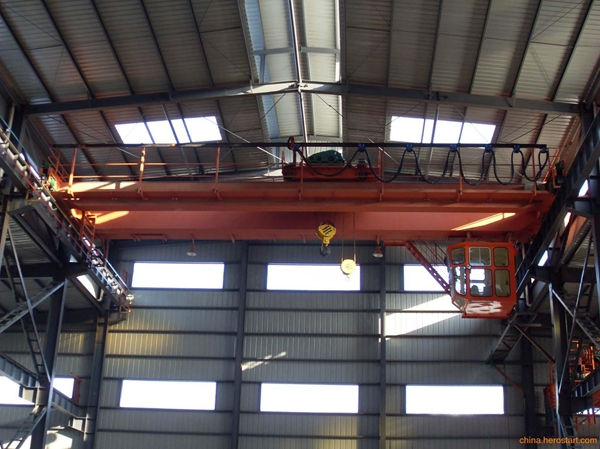 QD-Workstation-Crane-from-Ellsen